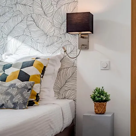 Totolulu Yellow Corner Apartment *